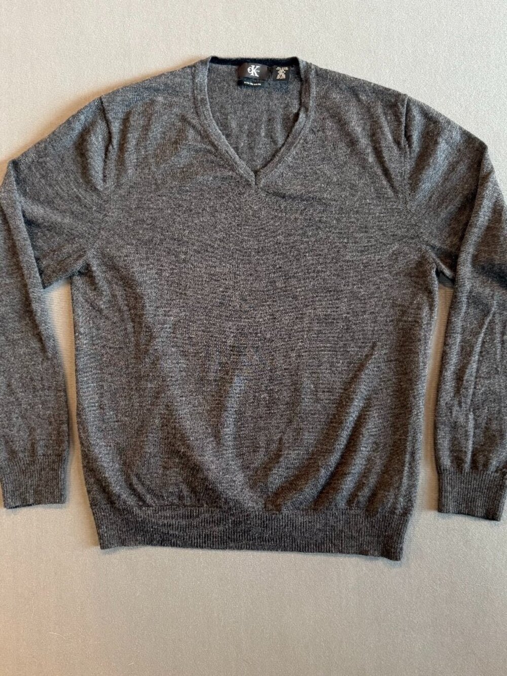 Calvin Klein XL Gray Extra Fine Merino Wool V-Neck Sweater